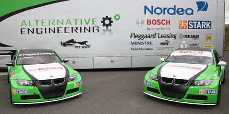 De grønne BMW racere fra Ree Sport, præsenteret i sin færdige dekoration.